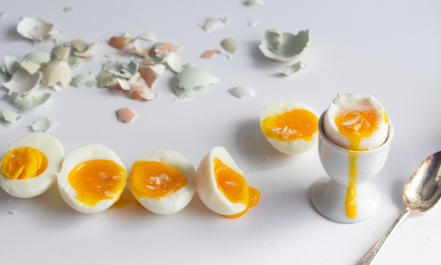 Learn About Soft-Boiled Eggs: How Long to Boil Eggs and Easy Soft-Boiled  Eggs Recipe - 2022 - MasterClass