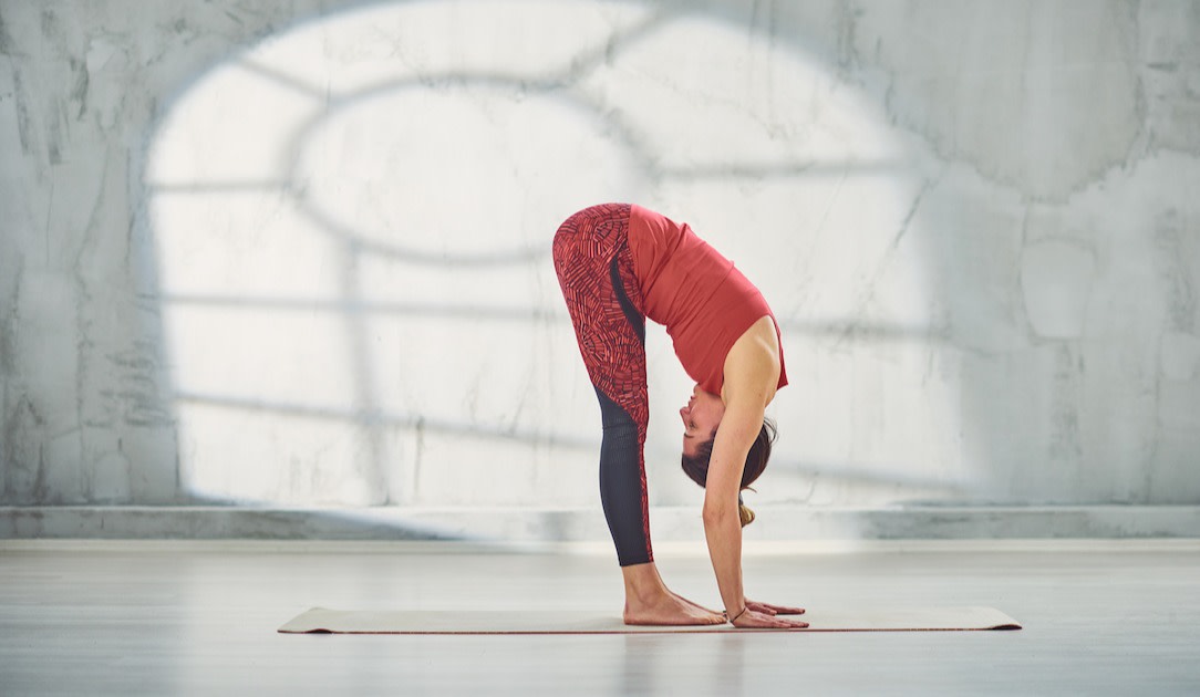 How to Do Uttanasana: 3 Benefits of Standing Forward Fold - 2022 ...