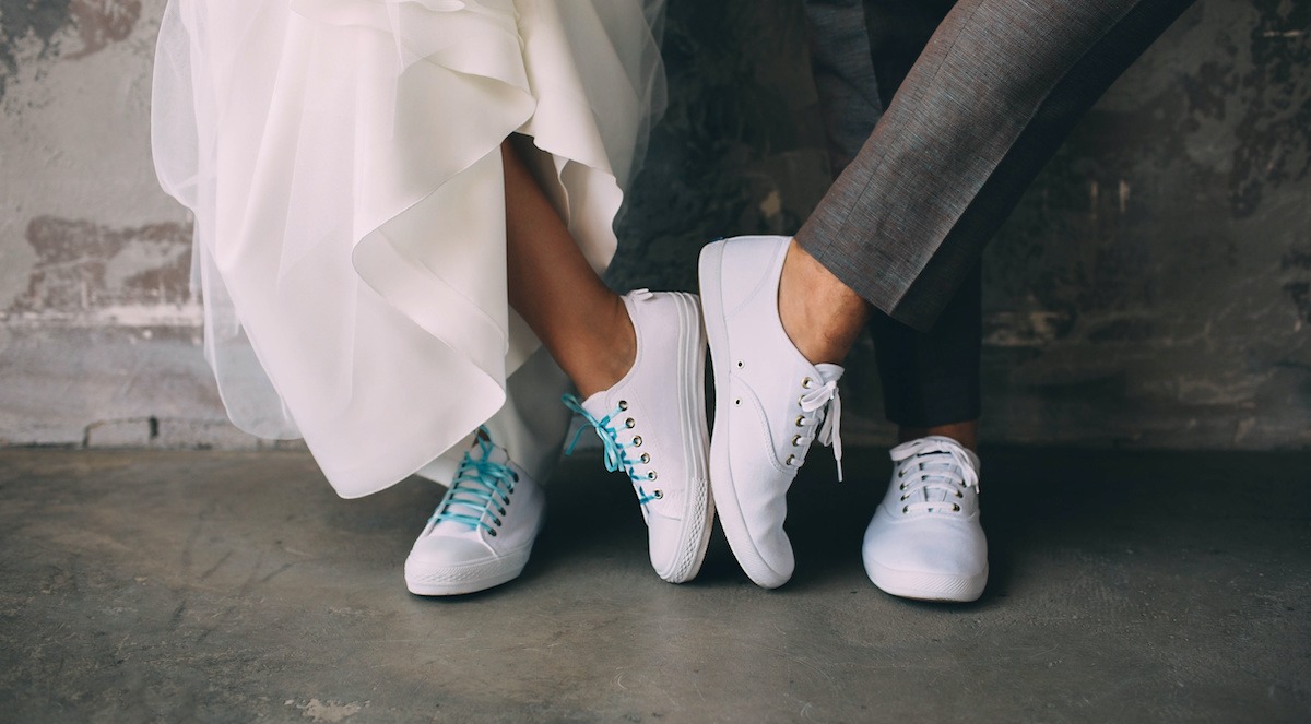 7 Snazzy Ways To Wear White Sneakers With Your Outfits