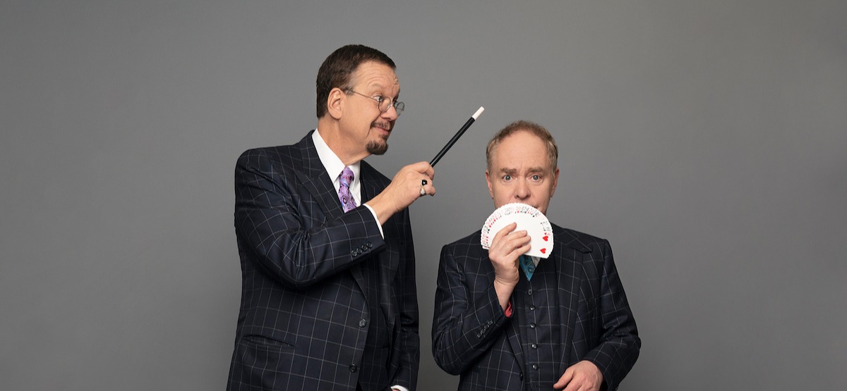 Easy Card Tricks How To Do Penn Teller S Whispering Queen Card Trick In 8 Steps 2021 Masterclass