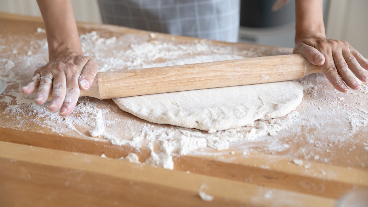 how-to-roll-dough-evenly-in-6-steps-2022-masterclass