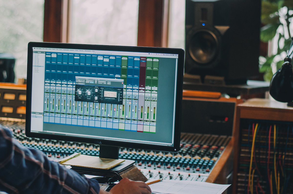 recording-engineer-how-to-become-a-recording-engineer-2024-masterclass