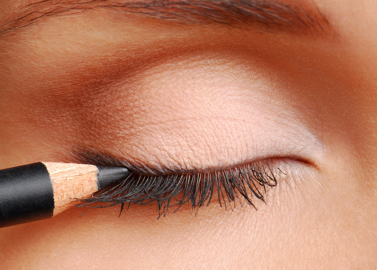 How to Apply Eyeliner Pencil in 4 Steps - MasterClass