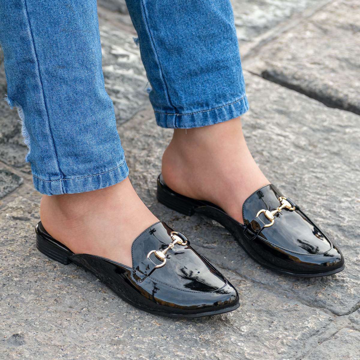 2023 trends: what to wear mule shoes with (photos)