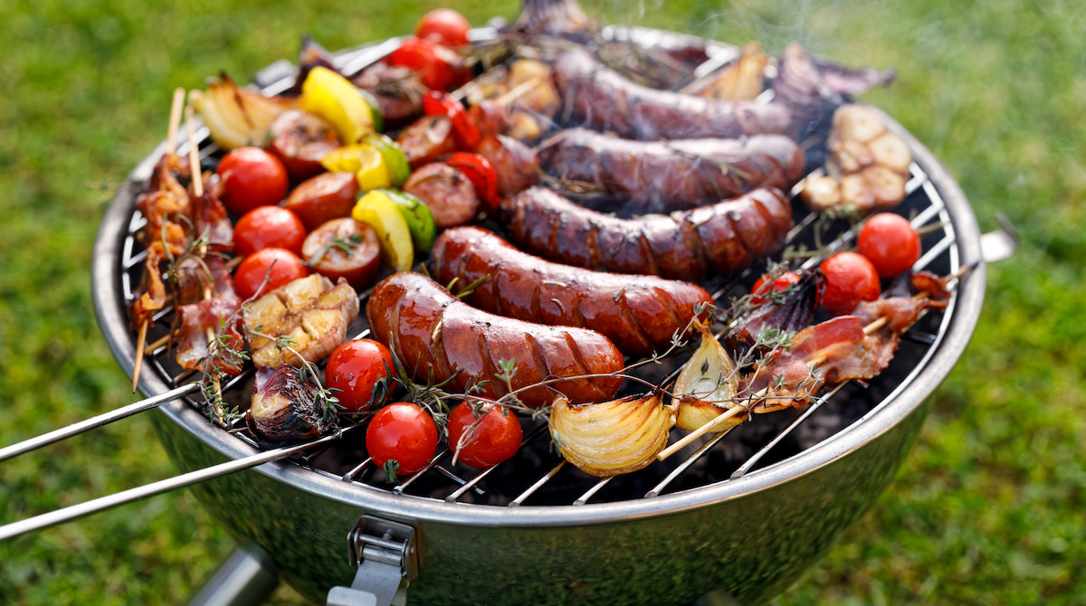 How to Use a Kettle Grill: 5 Tips for Grilling Over Charcoal - 2024 ...