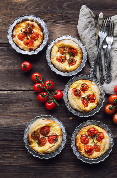 Tomato quiches on wood