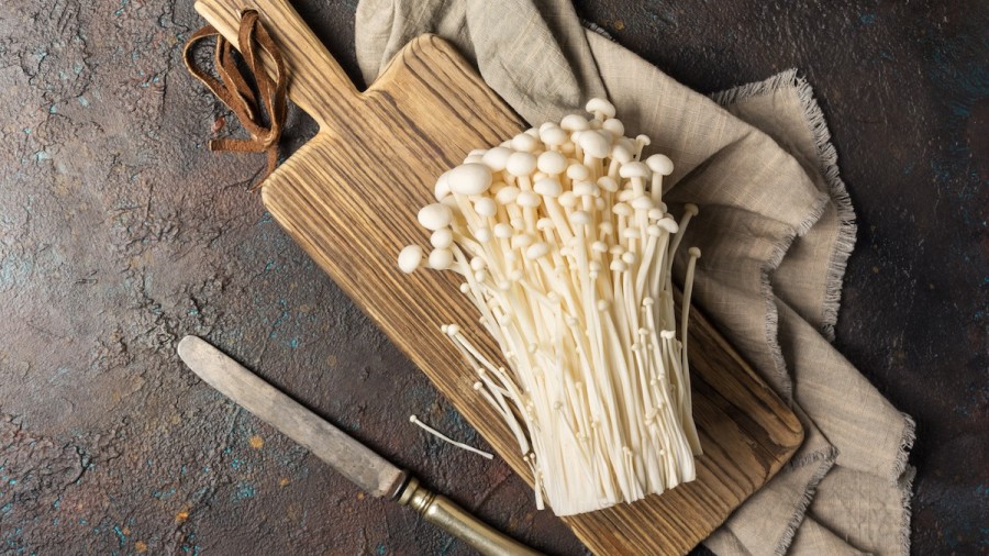 How To Use Enoki Mushrooms 4 Tips For Cooking With Enoki 2021 Masterclass