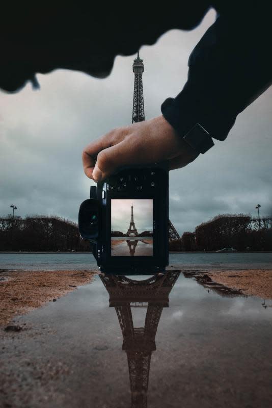 DSLR camera taking a picture of Eiffel Tower