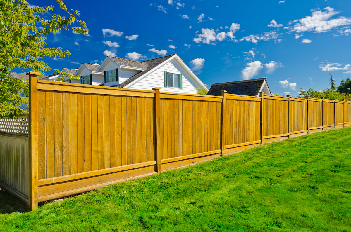 How to Build a Privacy Fence: DIY Fence-Building Tutorial ...