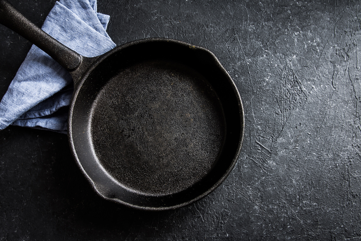 How to Clean and Season a Cast-Iron Skillet: Proper Care and Seasoning Tips - 2022 - MasterClass