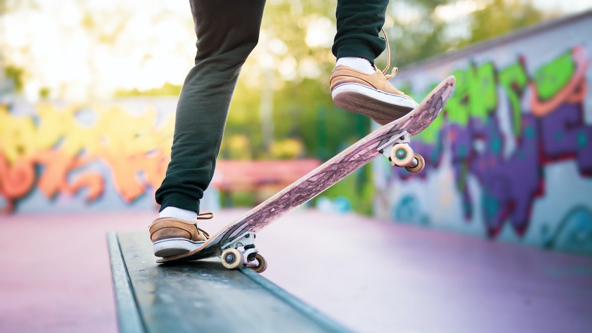 from-crooked-to-feeble-grind-guide-to-skateboard-grind-tricks-2021-masterclass