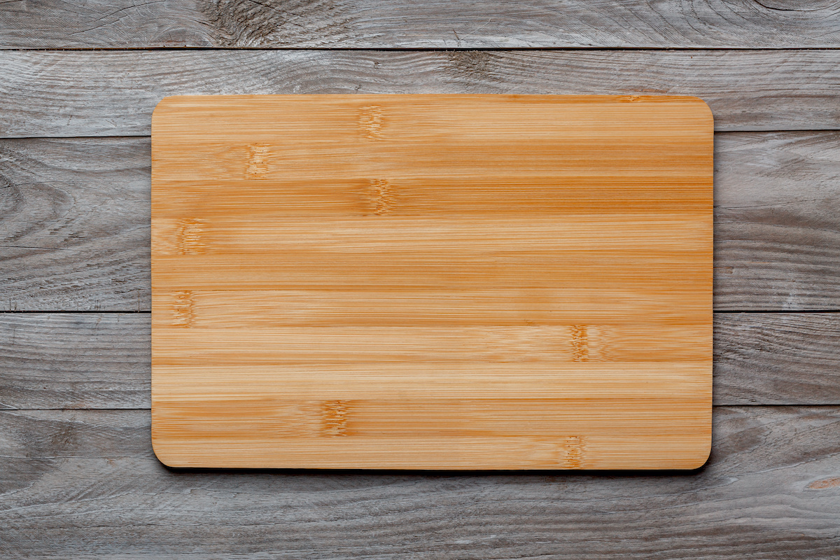 3 Simple Ways to Clean a Bamboo Cutting Board - wikiHow