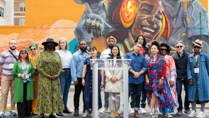 NAC participants in front of Souvenir de la voix by Yendor for Newark Artist Collaboration