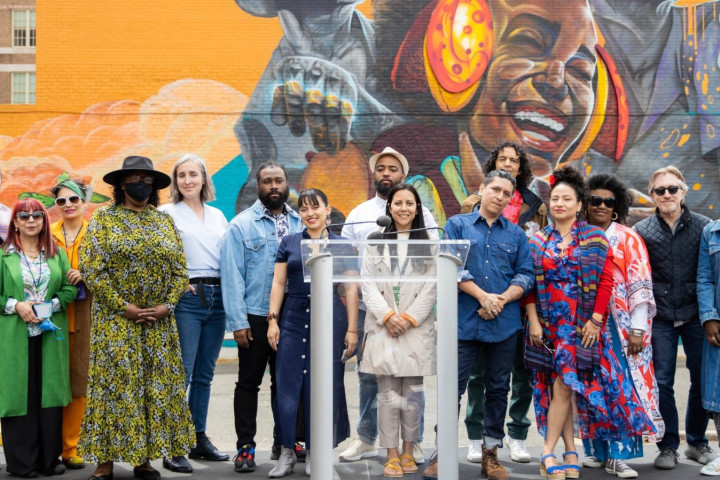 NAC participants in front of Souvenir de la voix by Yendor for Newark Artist Collaboration