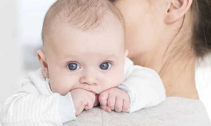 When do babies eyes change colour?