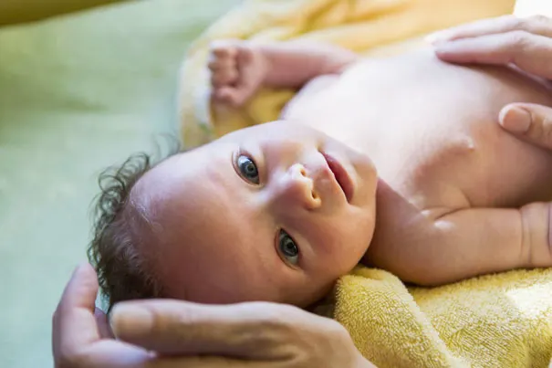 newborn belly button bleeding a little