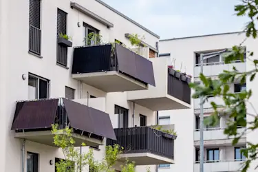 Balkonkraftwerke: Mini-Solaranlagen für Wohnung & Haus