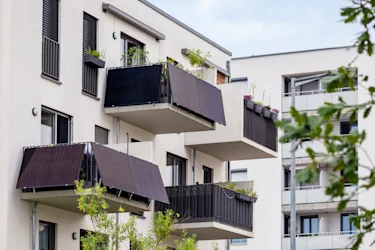 Balkonkraftwerke: Mini-Solaranlagen für Wohnung & Haus