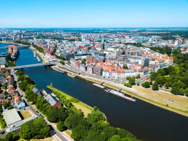 Hier sehen Sie ein Luftbild von Bremen, wo der Immobilienmakler Karolis Simkus für Homeday Immobilien verkauft.