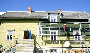 Altes Haus kaufen mit Sanierungspflicht und Modernisierung: Was kostet das?