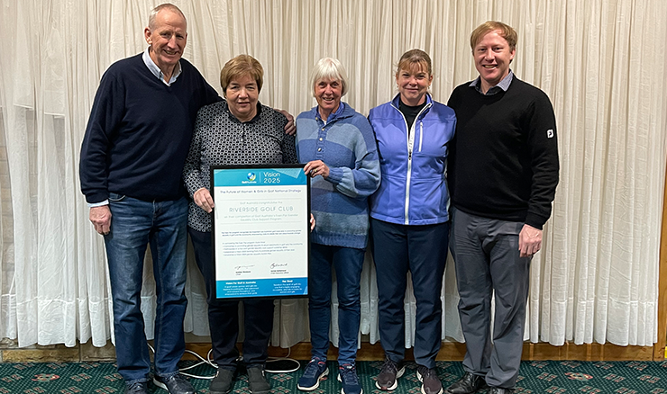 Left to right: Michael Jackson (President), Julie Langford (Women's Committee), Alison Henty (Women's Committee), Amanda Smith (Women's Captain) and Mark Boulton (General Manager) from Riverside accept their club's Even Par certificate.