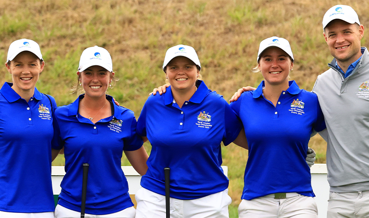 Team captain Stacey Peters, Maddison-Hinson-Tolchard, Kirsten Rudgeley, Kelsey Bennett and team manager Luke Mackey.