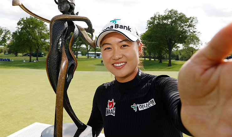 Minjee Lee Jersey selfie