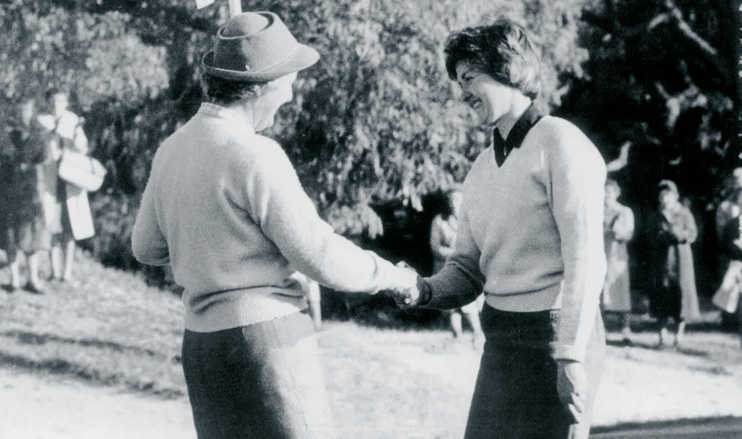 The victorious Margie Masters (right) shakes hands with Burtta Cheney after the 1962 Victorian Women’s Amateur Championship final. Picture: Golf Society Australia, first published in the GSA journal 