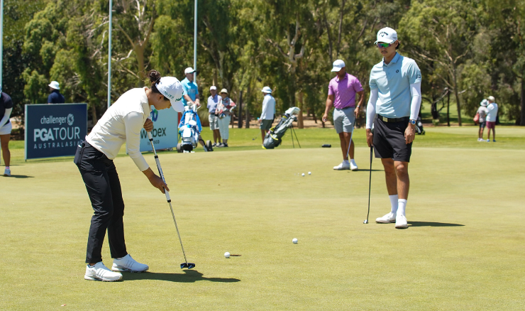 Minjee and Min Woo Lee_Royal Fremantle putting