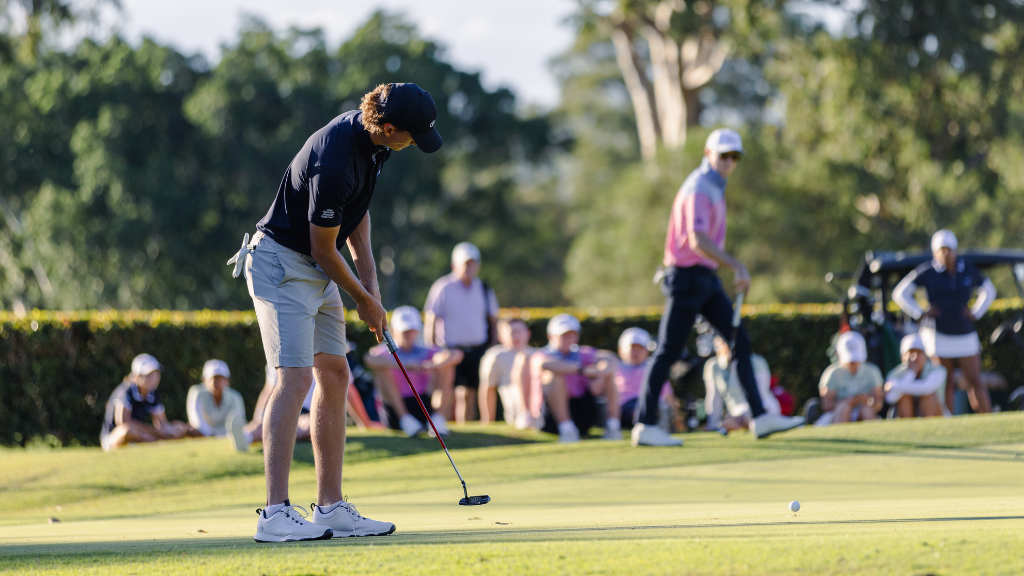 Jasper Stubbs putts Quinn Croker