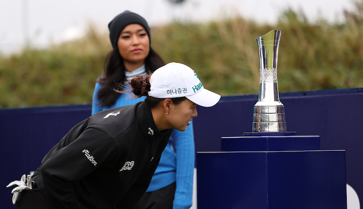 Minjee Lee looks at the AIG Women's Open trophy