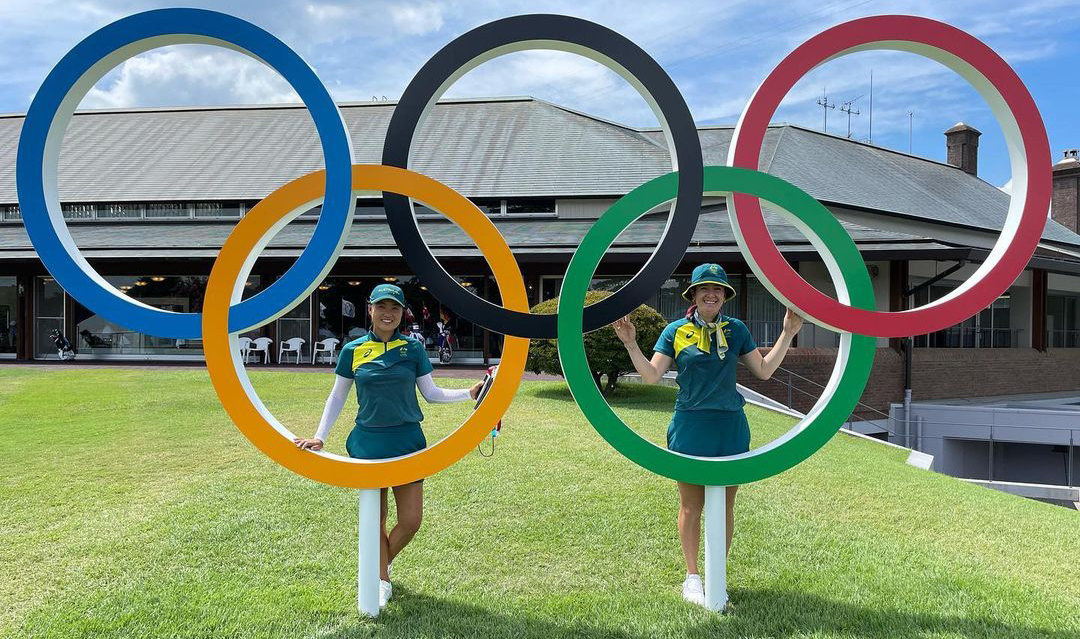 Minjee Lee and Hannah Green with the Olympic rings at Kasumigaseki Country Club.
