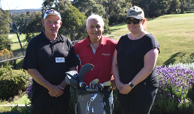 Champions of Change, Community Instructor, Bruce Fraser and Bendigo Bank representative Dom present the raffle prize to the ‘lucky participant’ recipient.