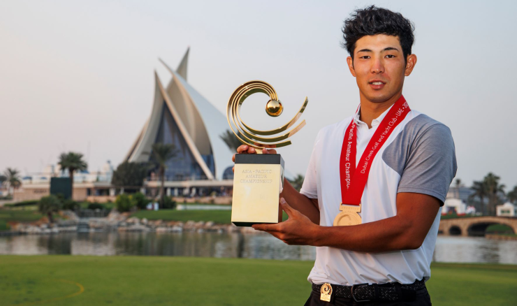 Nakajima holding his trophy aloft.