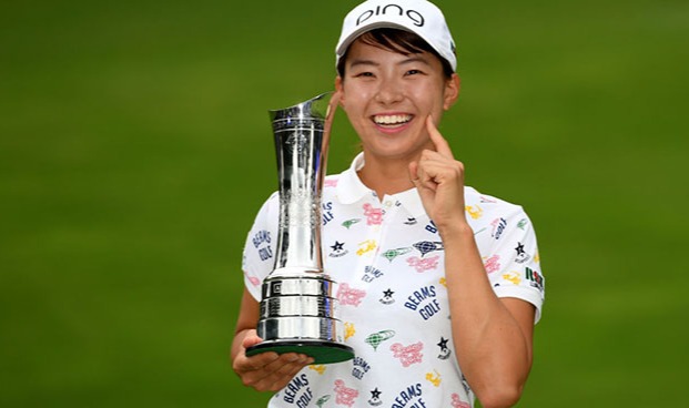 Japanese sensation Hinako Shibuno celebrates with the Open trophy.