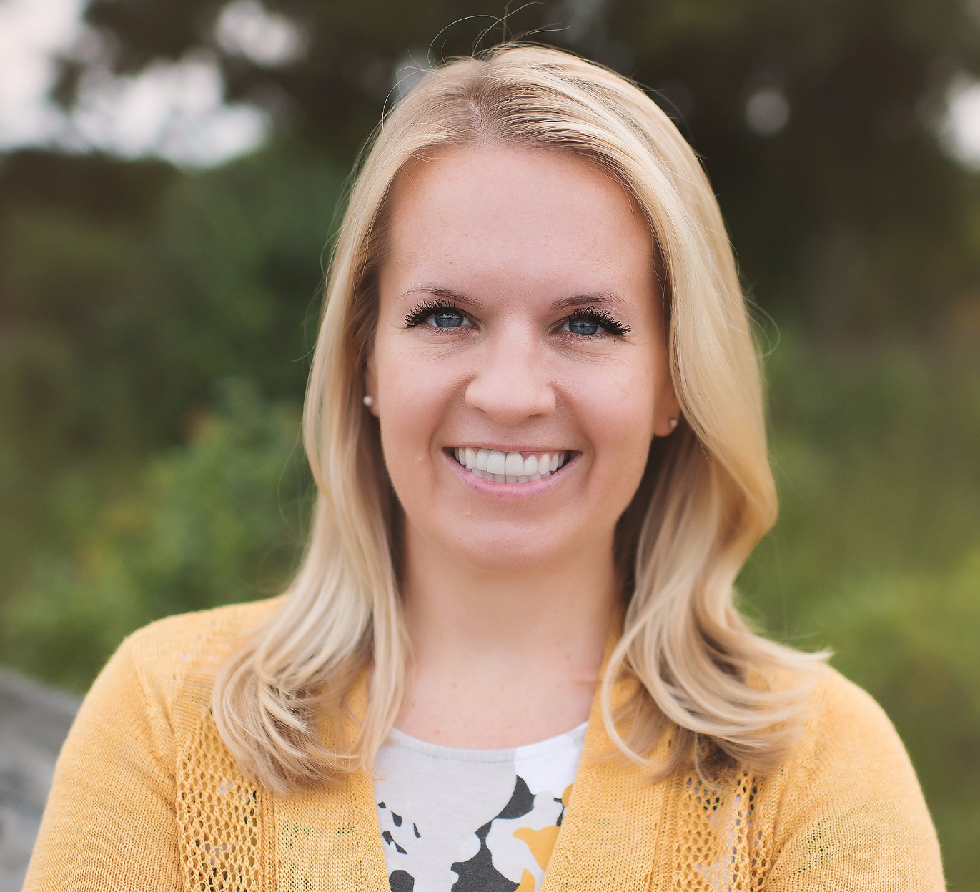 Headshot of Holly Johnson