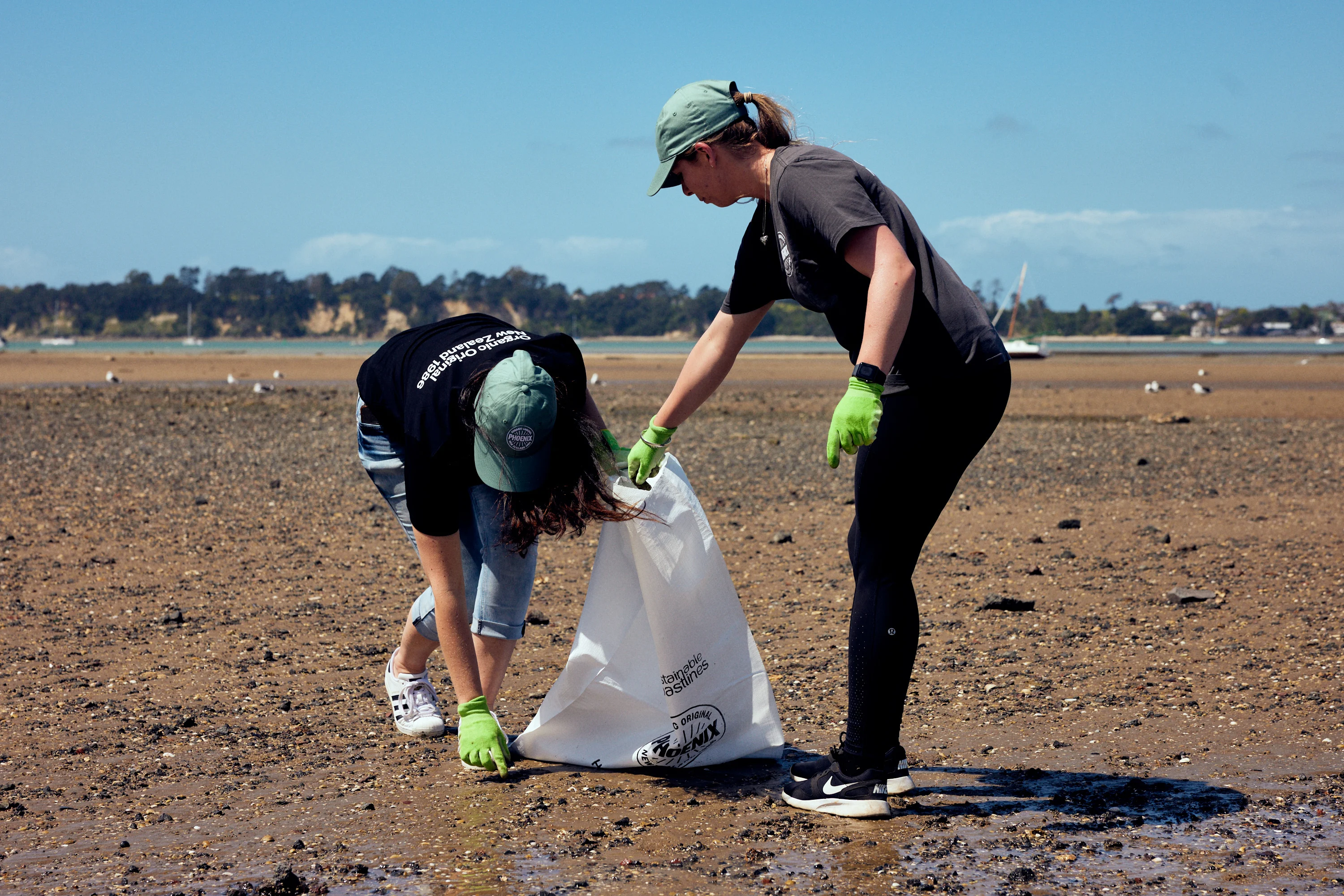 Phoenix Organics takes to the beach for rubbish removal as part of commitment to support a litter-free Aotearoa