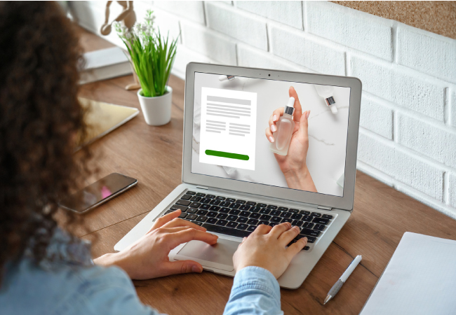 A woman looking at an online ad on her computer