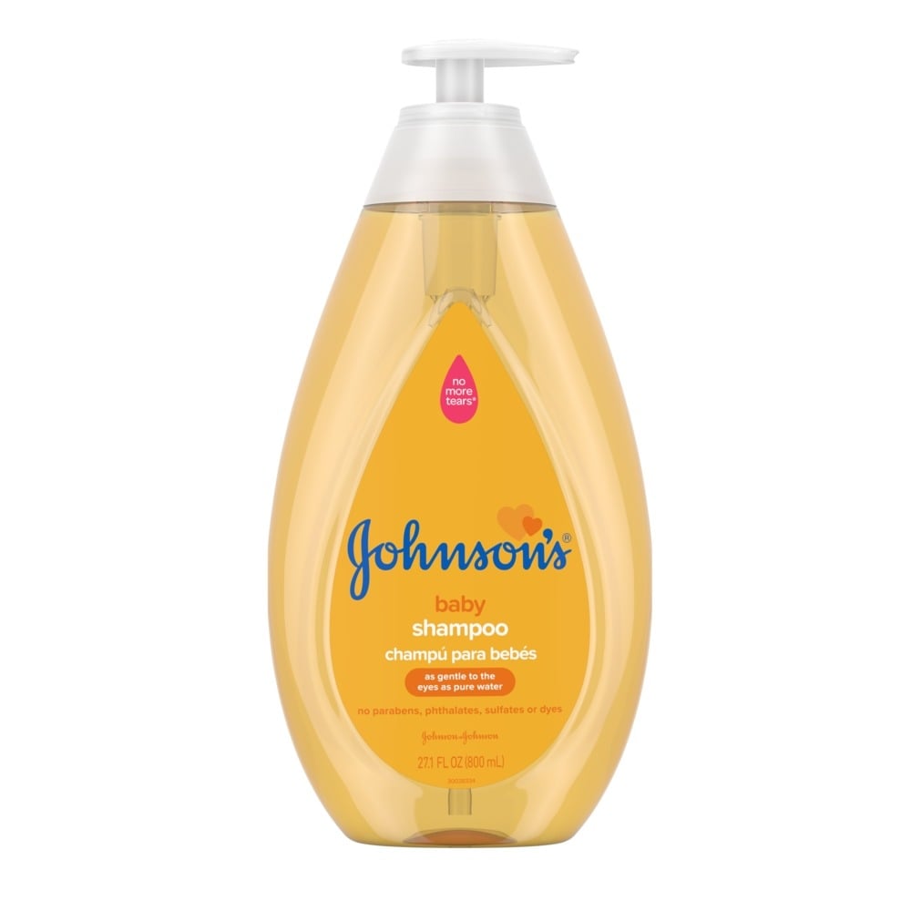 El frasco de champú para bebé Johnson Baby tiene la etiqueta "No More Tears" y una capacidad de 27.1 FL OZ (800 mL), que indica que no contiene parabenos, ftalatos, sulfatos ni colorantes.