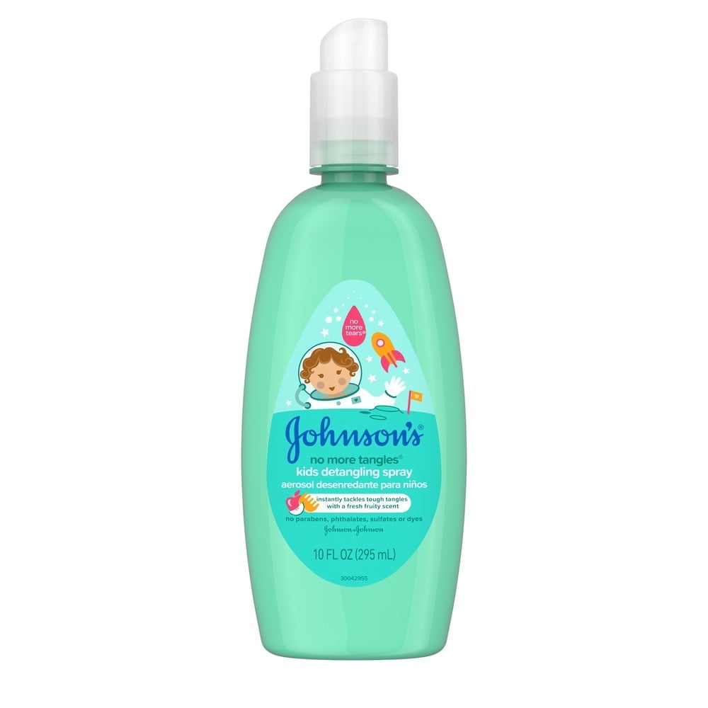 Spray desenredante Johnsons Baby No More Tangles, envase de 10 fl oz (295 ml) con etiqueta verde e imagen de dibujos animados para niños, diseñado para desenredar el cabello fácilmente.