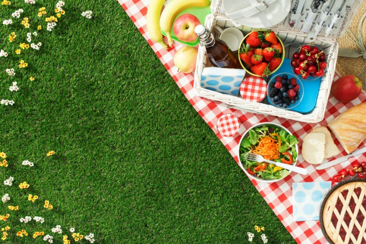 Styled Eats: DIY Picnic Baskets and Free Printable