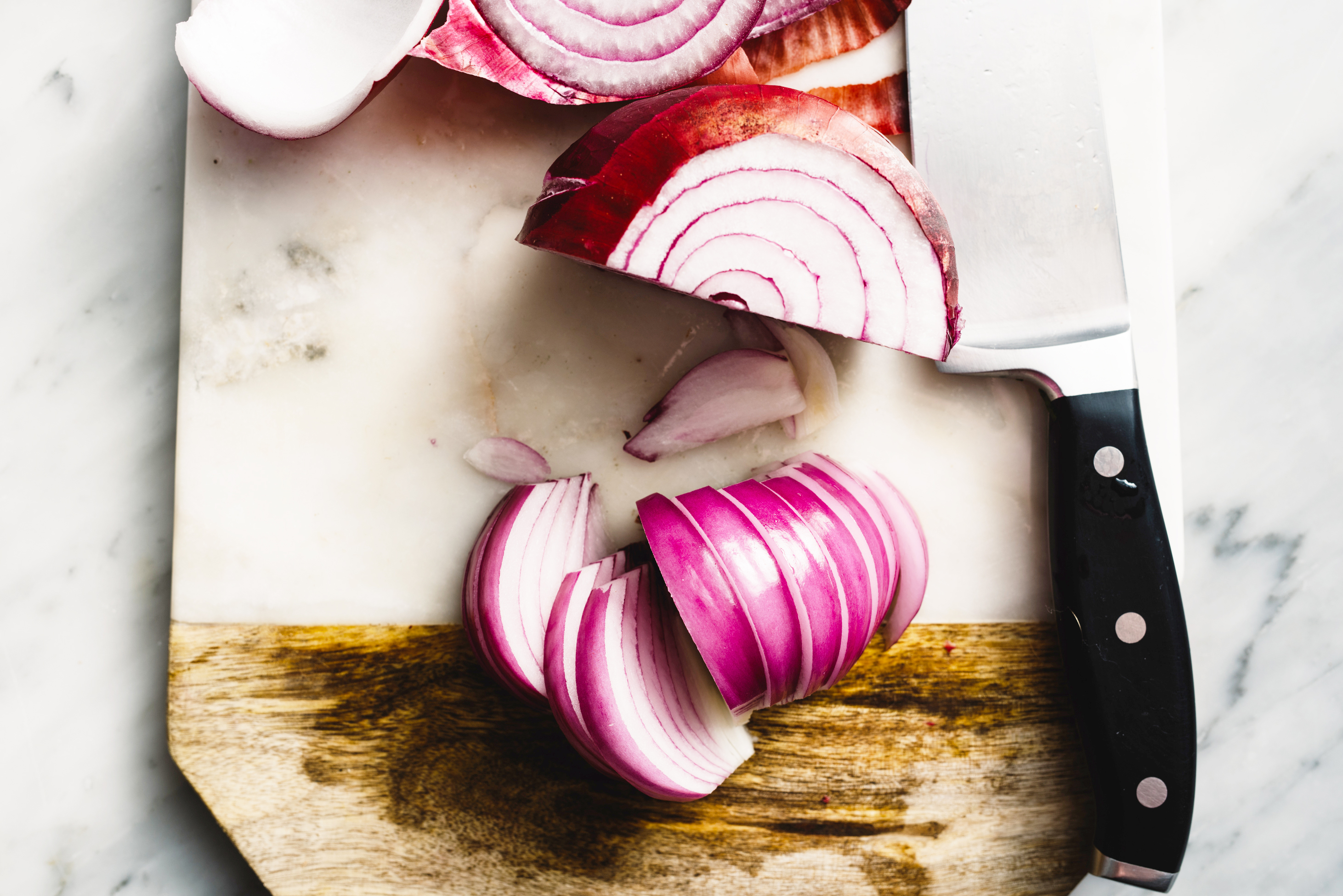 The correct way to slice an onion: 5 cooking rules explained