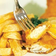 https://images.ctfassets.net/3vz37y2qhojh/4deHyFnk1GwUK4Auycuy0e/c051cee88a50515ffceedaa1f4bb96cb/Deep-fried-fish-and-chips-mirror-uk.jpg?w=750&fit=fill&fm=webp