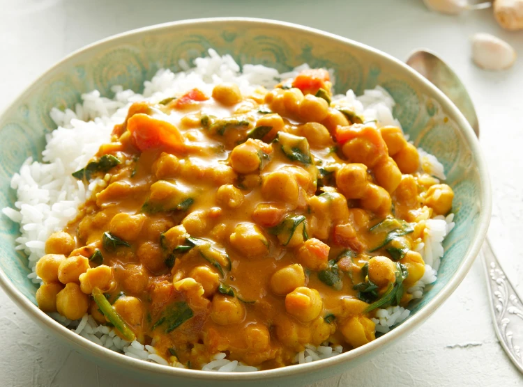 https://images.ctfassets.net/3vz37y2qhojh/57ajqoReRuOkFRY2DiCKTz/8aed7d98f5470d1a78545d3c3202f594/20-Minute-Chickpea-and-Spinach-Curry-hero-Olga_Ivanova.jpg?w=750&fit=fill&fm=webp