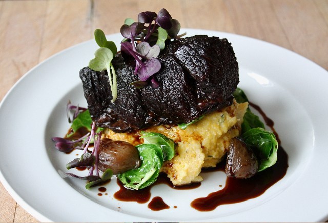 https://images.ctfassets.net/3vz37y2qhojh/5fQi3jJuKkuETZ3LnMh1QJ/b74b4d11063efcf5f0200e5ea7cbc3aa/Coffee-Braised-Short-Ribs_Food_Republic.jpg