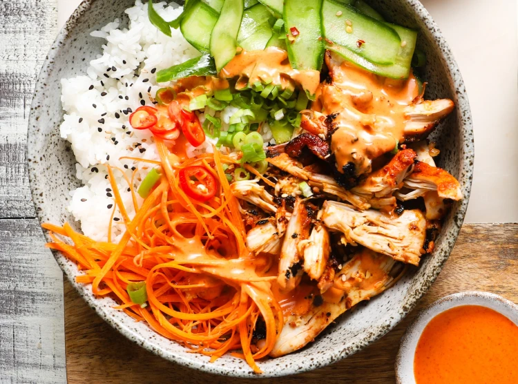 https://images.ctfassets.net/3vz37y2qhojh/W7ECHqtih4nSsR9ohlbZs/a1f8fb0ae79ff1b73238f67bae750b35/Shredded_Chicken_Bulgogi_Bowls_hero.jpg?w=750&fit=fill&fm=webp