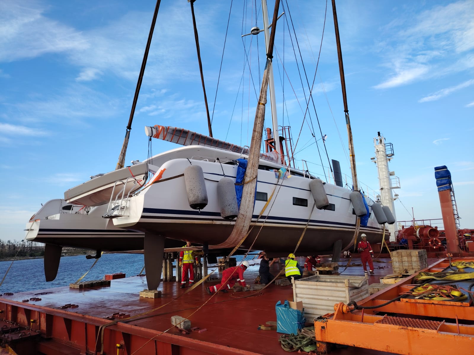 Ocean Explorer lift MV Sloman Discoverer 