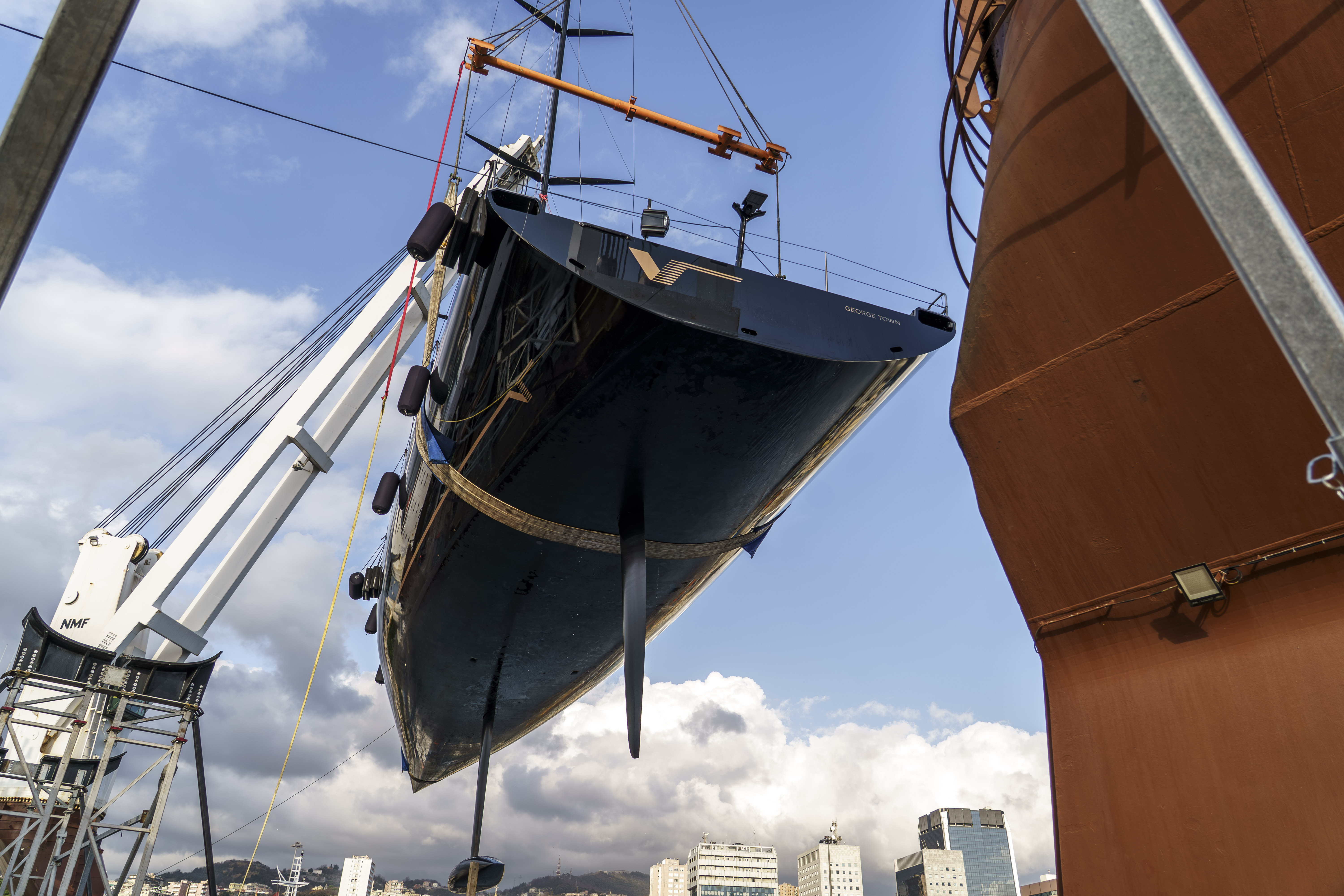 Sevenstar Yacht Transport and race yacht V