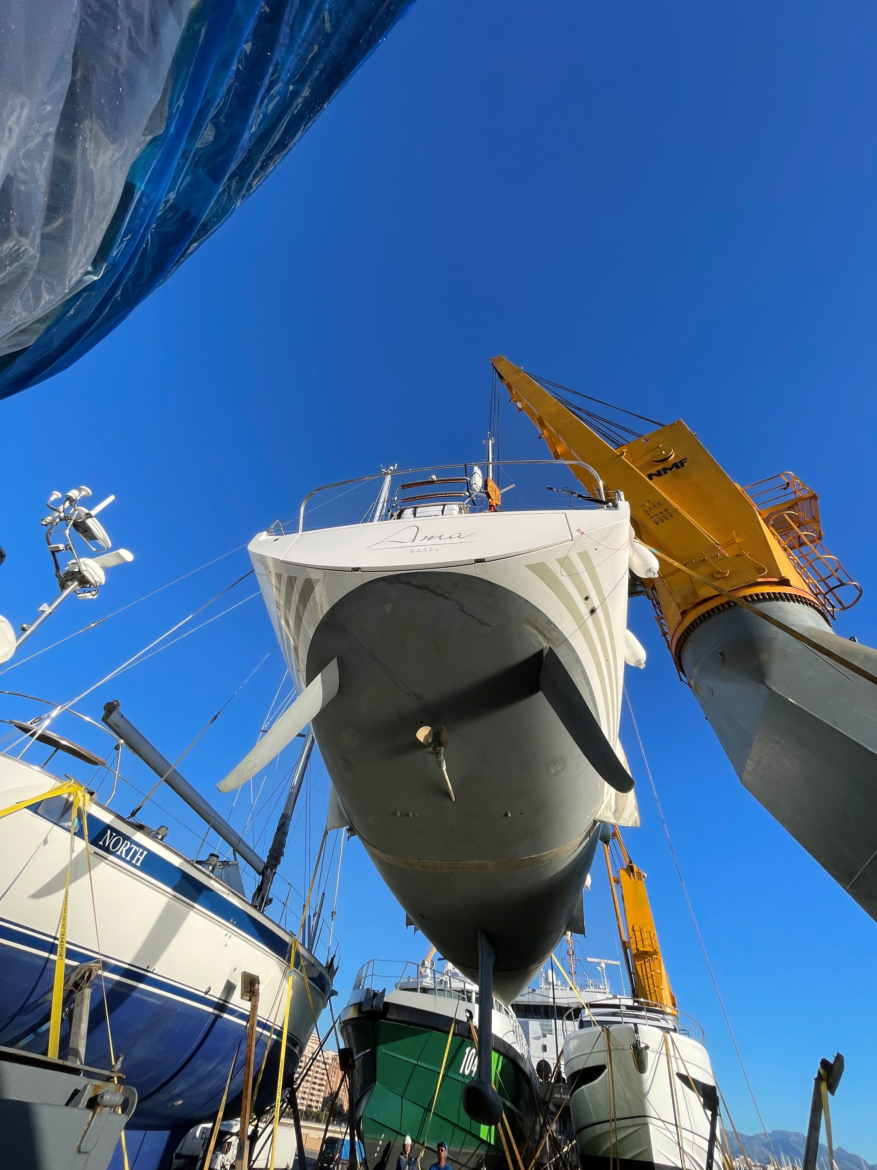 Ama yacht lift MV Trent Navigator