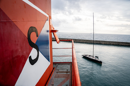 100ft race yacht